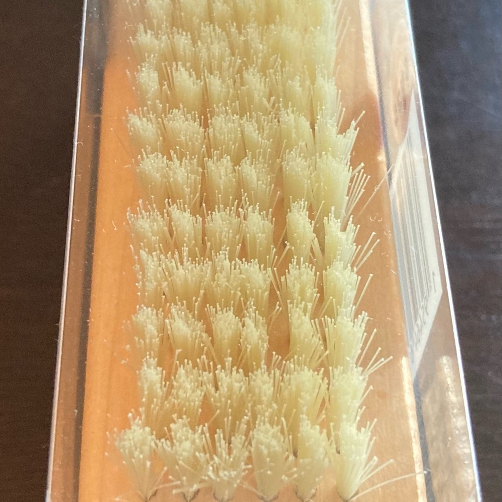 SASSY+CHIC wooden nail brush new in package - Picture 3 of 4